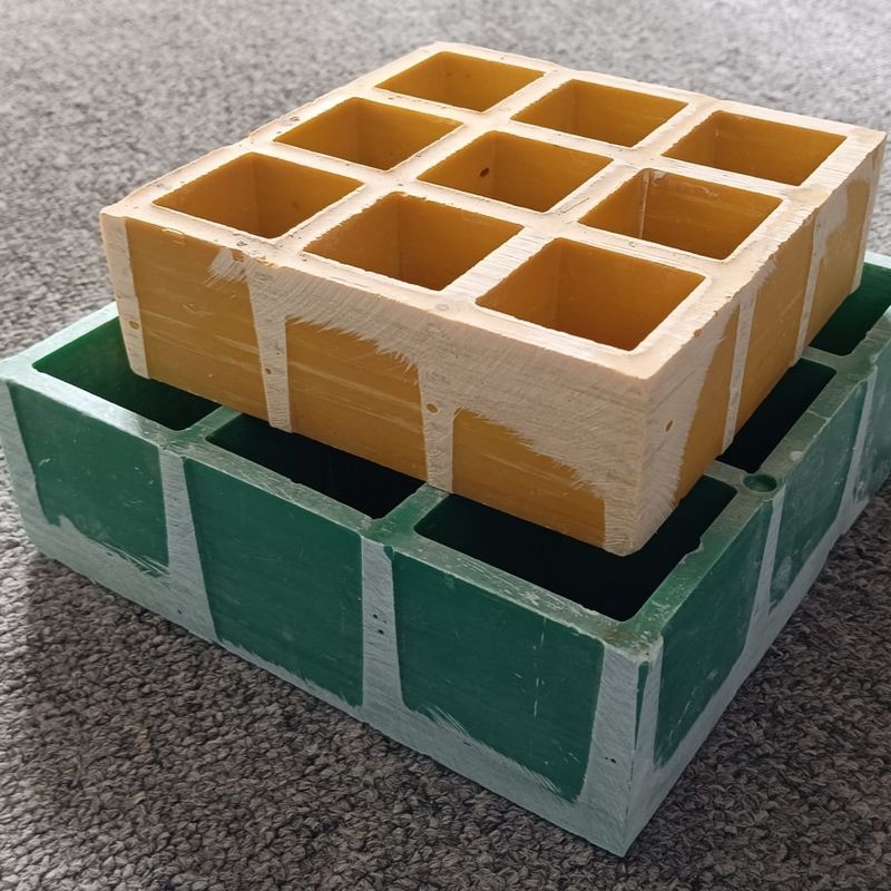 Χρωματιστά FRP Grating Fiberglass Grid Εξωτερικό κάλυμμα αποστράγγισης Καθαριστήρα αυτοκινήτου 38x38mm